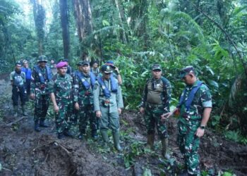 TNI Bantu Penyelamatan Badak di Taman Nasional Ujung Kulon