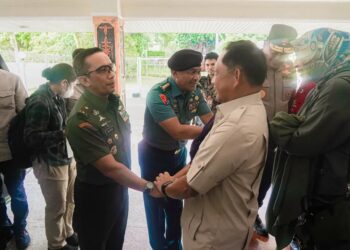 Kasdam XV/Pattimura Antar Kepulangan Mendagri di Bandara Pattimura Ambon