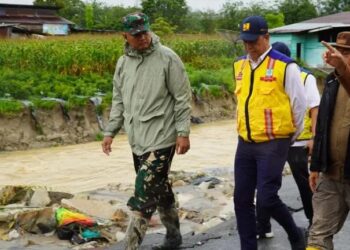 Dandim 0210/TU Dan Bupati Taput Bersama Dinas PUPR Pusat Terjun Langsung Cek Lokasi Bencana Alam