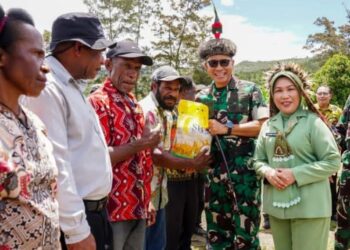 Kodam XVII/Cenderawasih berikan bantuan 1.000 Paket Beras Gratis untuk Masyarakat