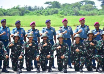 Terjun Statis dari Casa U 6215 Puspenerbal, Pasis AAL Angkatan Ke-71 Korps Marinir Sukses Raih Brevet Terjun Para Static