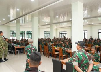 Wujud Keakraban dan Perhatian,Mayjen TNI Deddy Suryadi Makan Siang Bersama Siswa Secaba Rindam Jaya