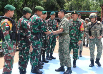 Commander Officer 11 RAMD Tentara Diraja Malaysia Laksanakan Kunjungan ke Makotis Gabma Entikong Satgas Pamtas RI–Malaysia Yonarhanud 1 Kostrad