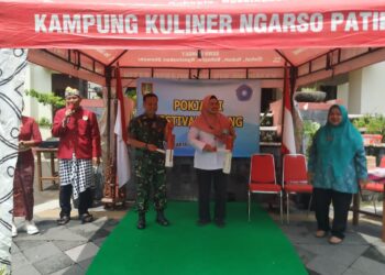 Asah Kreatifitas Pokja PKK, Babinsa Kepatihan Wetan Hadir Dalam Festival Jenang