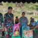 Satgas Pamtas Yonarhanud 2 Kostrad Gelar Pembagian Sembako dan Bubur Kacang Hijau untuk Warga Perbatasan