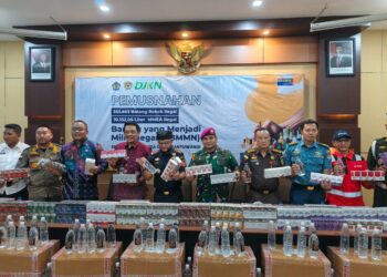 Komandan Puslatpurmar 7 Lampon Bersama Perwira Staf Hadiri Acara Pemusnahan Barang Ilegal Di Kantor Bea Cukai
