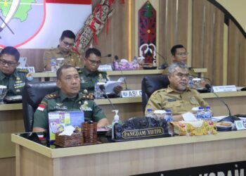 Pangdam XII/Tpr Ikuti Rapat Evaluasi Percepatan Pembangunan KDKMP Bersama Presiden