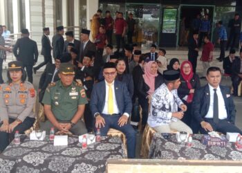 Hormati Pahlawan Tanpa Tanda Jasa, Danramil 01/AK Hadiri Upacara Peringatan Hari Guru Nasional Tahun 2025 Kabupaten Labuhanbatu Utara