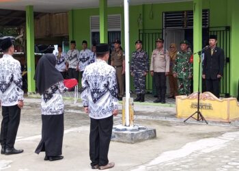 Babinsa Koramil 07/Tambelan Bersama Forkpimcam dan Tokoh Masyarakat Hadiri Upacara Peringatan HUT ke-80 PGRI di Tambelan