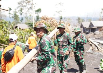 Pastikan Warga Tertangani dengan Baik, TNI AD Lanjutkan Penanganan Bencana Semeru