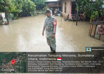 Babinsa Koramil 0201-16/TM Monitor Kondisi Banjir di Desa Lengau Seprang Akibat Meluapnya Sungai