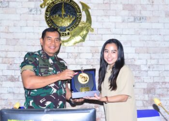 TINGKATKAN KEMAMPUAN DAN PROFESIONALISME PRAJURIT : KORPS MARINIR TNI AL UJI FUNGSI IPP SET APUNG