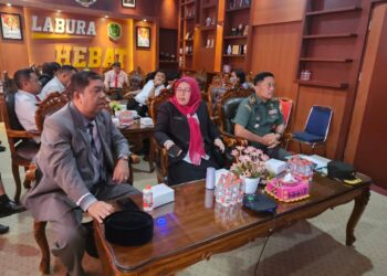 Danramil 01/AK Hadiri Zoom Meeting Bersama Presiden RI, Menhan dan Panglima TNI di Kantor Bupati Labura
