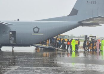 Tower PLN Roboh Dihantam Banjir, TNI Gerak Cepat Bantu Pulihkan Kelistrikan di Aceh