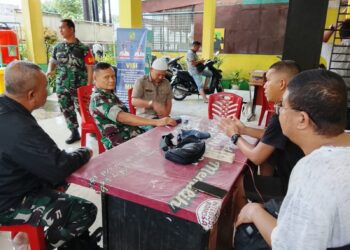 Babinsa Koramil 0201-02/MT Intensif Lakukan Monitoring dan Evakuasi Warga Terdampak Banjir di Kecamatan Medan Timur