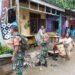 Babinsa Koramil 15/DT Bantu Warga Bersihkan Rumah Pasca Banjir