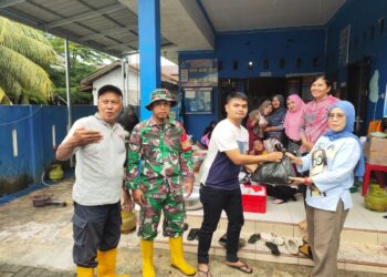 Babinsa Koramil 0201-16/TM Salurkan Bantuan Pasca Banjir kepada Warga Terdampak di Tanjung Morawa