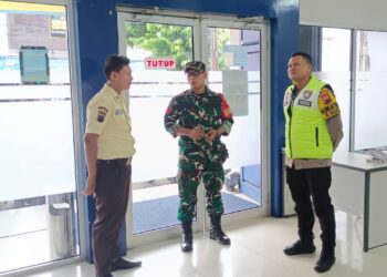 Selipkan Pesan Ciptakan Keamanan Lingkungan, Babinsa Kratonan Sambangi Security