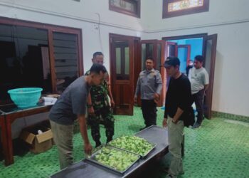 Sukseskan Program Pemerintah, Babinsa Sondakan Terjun Langsung Ke Lapangan Cek Dapur MBG di Wilayah Binaan