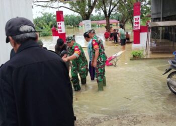 Pray for Hinai Hujan Selama 3 Hari, Menenggelamkan Hampir Seluruh Desa di Kecamatan Hinai ,Babinsa Kodim 0203/Lkt Sigap Evakuasi Warga