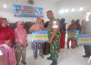 Babinsa Dampingi Penyaluran BLT Dana Desa Kampung Baru