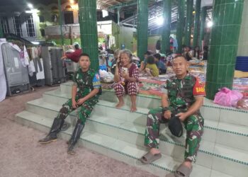 Babinsa Koramil 0201-05/MB Monitoring Warga Binaan Yang Terdampak Banjir Di Pengungsian