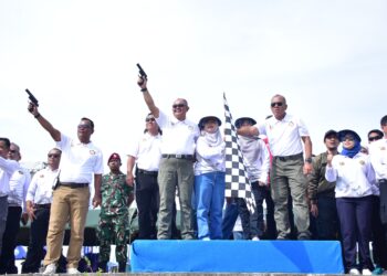 KOBARKAN SEMANGAT SPORTIVITAS, IR KORMAR LEPAS PERLOMBAAN MARINES AQUATHLON 2025