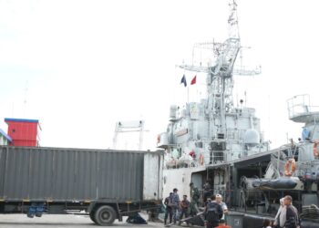 TNI AL KERAHKAN KRI DAN BANTUAN KEMANUSIAAN SKALA BESAR KE ACEH, SUMATERA UTARA, DAN SUMATERA BARAT