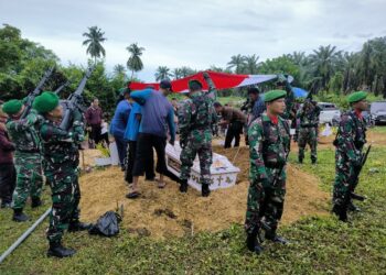 Upacara Pemakaman Militer bagi Almarhum Pelda Purnawirawan Libert Sinaga Berlangsung Khidmat di Labuhanbatu