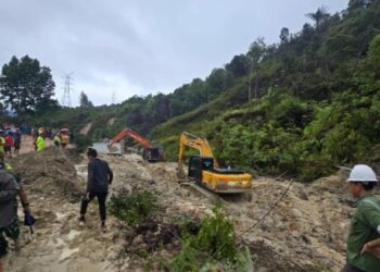 TNI Prioritaskan Keselamatan Warga, Danrem 023/KS Pimpin Pembukaan Akses Jalan Longsor di Tapanuli Tengah