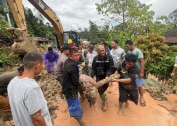 Koramil 23/Adiankoting Bersama Tim Gabungan Temukan 7 Korban Meninggal Longsor di Desa Sibalanga