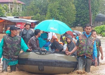 Banjir Rendam Permukiman di Pidie, TNI Bantu Evakuasi dan Distribusi Logistik