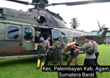 Helikopter TNI AU Salurkan Bantuan hingga Evakuasi Korban Banjir-Longsor di Sumbar