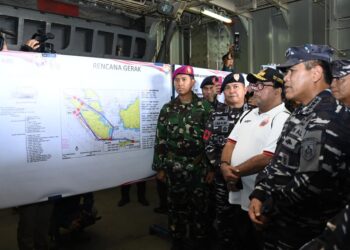 TNI AL Kerahkan KRI dan Helikopter untuk Bantu Korban Bencana di Aceh, Sumut dan Sumbar