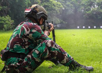 Tingkatkan Kemampuan Fisik Prajurit Yonif 3 Marinir Laksanakan Latihan Dayung Perahu Karet
