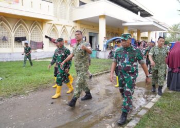 Wakil Panglima TNI Tinjau Pengungsi Banjir di Takengon dan Pidie Jaya