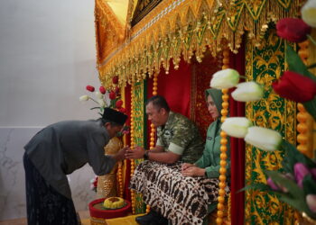 Letkol Inf Rana Mega Al-Amin Terima Tradisi Peusijuk di Pendopo Bupati Aceh Barat Daya