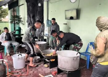 Prajurit Kodam IM Dirikan Dapur Umum untuk Korban Banjir dan Longsor di Aceh