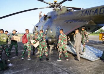 Akses darat putus, Helikopter MI – 17 TNI AD Kirim Bantuan Lewat Jalur Udara  ke Kota Langsa