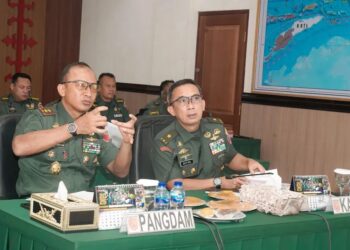 Pangdam XV/Pattimura Bersama Kasdam Ikuti Vicon Bersama Wapang TNI Bahas Pembangunan Percepatan KDMP