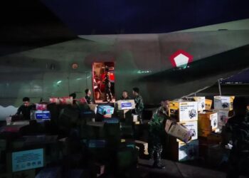 Mendarat di Lanud SIM, Pesawat Airbus A-400 TNI AU bawa 24 Ton Bantuan Korban Banjir Aceh