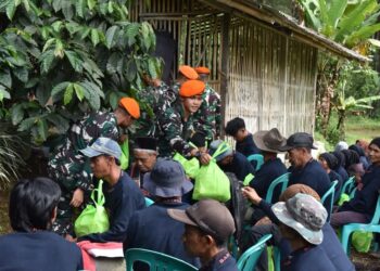 Korpasgat Laksanakan Bakti Sosial dan Pembagian Bibit Kopi di Cibeber serta Kawasan Citarum Harum