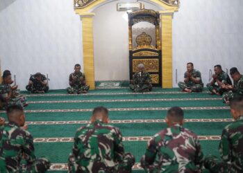 Yon Parako 472 Pasgat Melaksanakan Doa Bersama Ditengah Duka Bencana Melanda Aceh, Sumur, Sumbar dan Wilayah lainnya