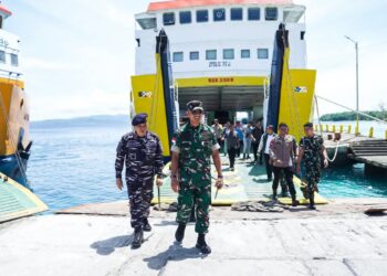 Pangdam XV/Pattimura Bersama Forkopimda Maluku Tinjau Pos Pengamanan Operasi Lilin Salawaku TA 2025