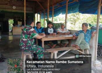 HARI LIBUR BABINSA MANFAATKAN KOMSOS BERTUKAR INFORMASI DENGAN KOMPONEN MASYARAKAT