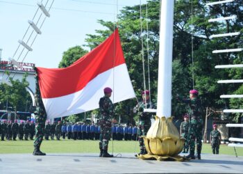 KORPS MARINIR TNI AL GELAR UPACARA PENAIKAN BENDERA