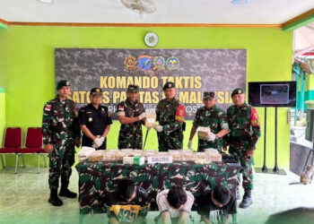 Danrem 121/Abw selaku Dankolakopsrem 121/Abw kembali terima hasil penggagalan penyelundupan Narkoba Jenis Sabu di Perbatasan Kalimantan Barat