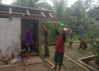 Hadir Untuk Masyarakat, Kodim 1209/Bengkayang dan Warga Binaan Bergotong Royong Perehaban WC Umum