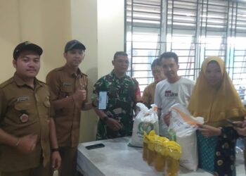 Babinsa Monitoring Penyaluran BPNT di Wilayah Binaan Koramil 0201-02/MT Berjalan Lancar