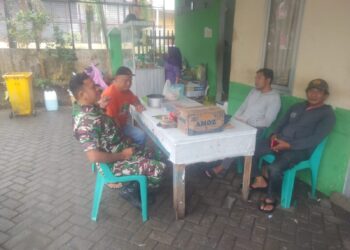 Melalui Pembinaan Wilayah, Babinsa Koramil 0201-06/MS Komsos Bersama Mitra Karib